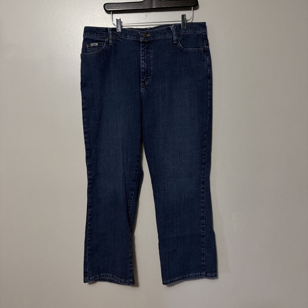 Lee Womens size 16 short dark wash mid rise relaxed fit straight leg jean